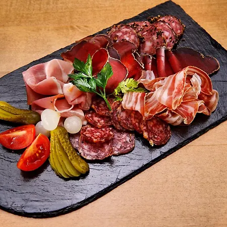 Hotel The Glacier 4*